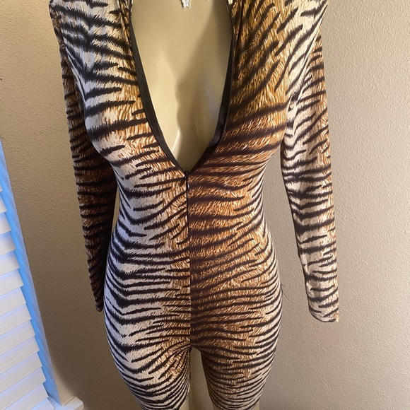 Clothing - Picture 15 of 16